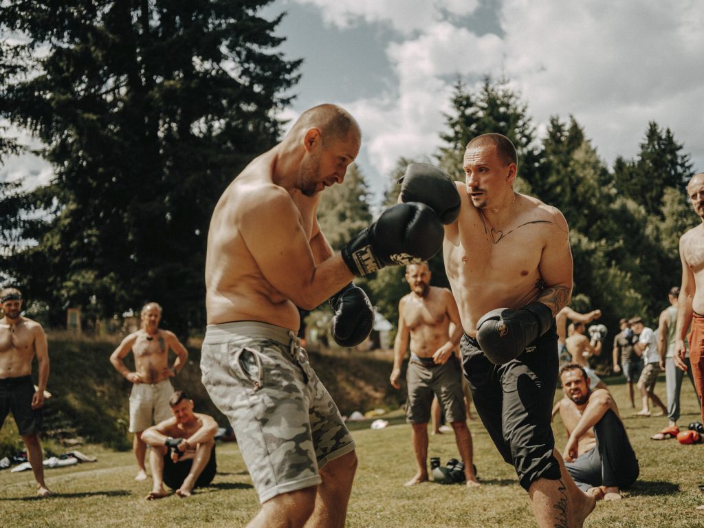 Playfight medzi mužmi